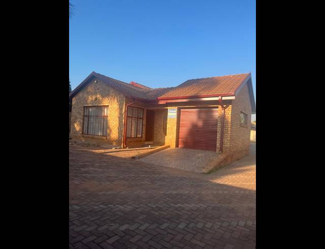 3 BEDROOM HOUSE FOR SALE IN FLORA PARK